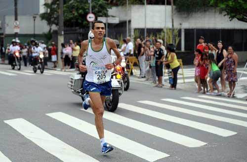 Marílson prepara-se para a maratona olímpica / Foto: Sérgio Shibuya / ZDL